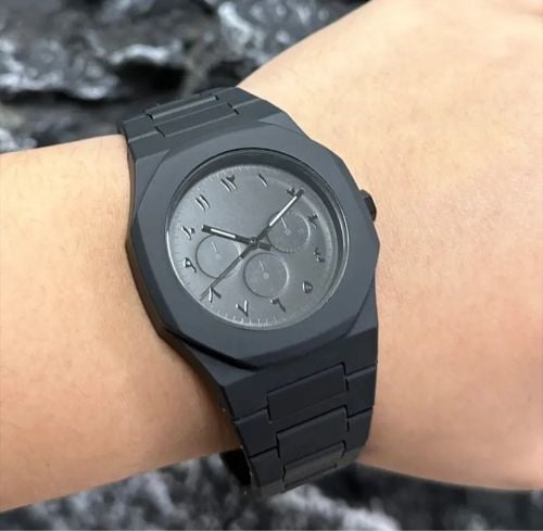 ساعة يد بارقام عربية