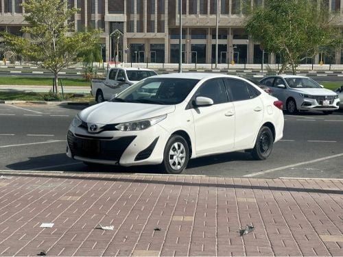 تويوتا ياريس بحالة ممتازة 