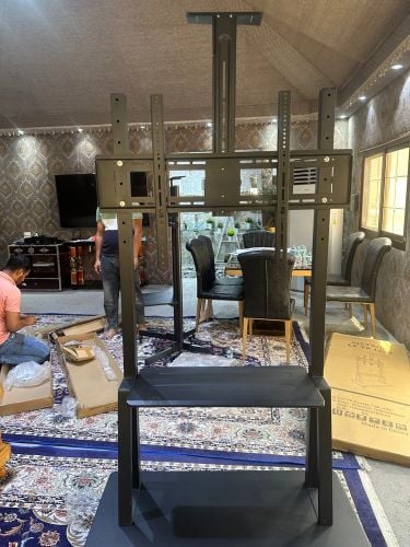 حامل تلفزيون مع عربة