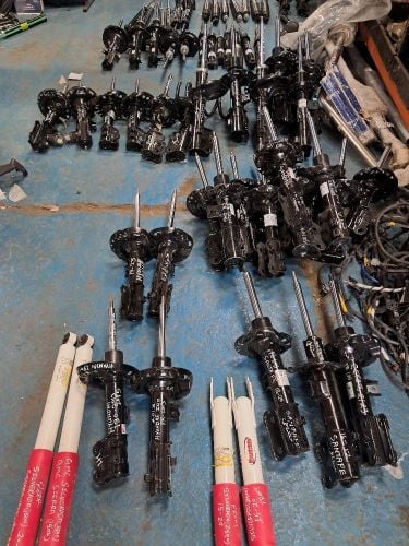 مساعدات (أو ممتصات الصدمات) لسيار