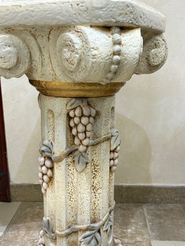 عامود كلاسيكي مزخرف   