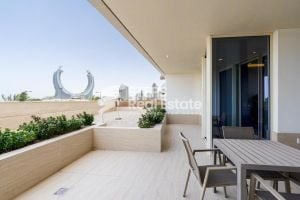 شقة مفروشة بشكل أنيق مع تراس واسع