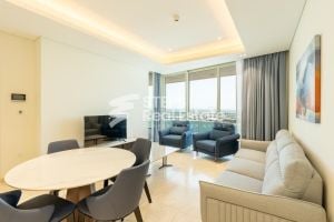 شقة مع شرفة واسعة على المدينة