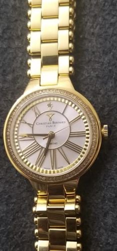 ساعة الماس هدية للعمر كله