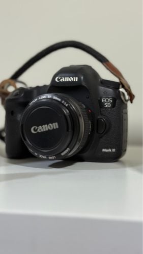 Canon 5d Mark iii with 50mm lens