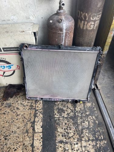 للبيع رديتر في اكس ار 2015 اصلي 