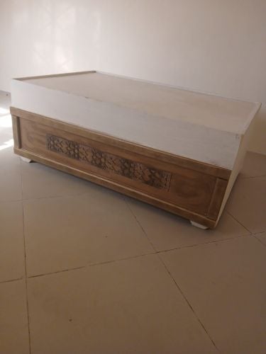 طاولة  وكومدينة للبيع