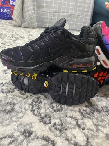 حذاء لاريني جديد