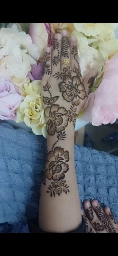 henna artist available