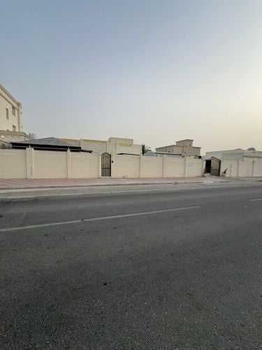 للبيع بيت في بني هاجر ١٦٩٥ متر