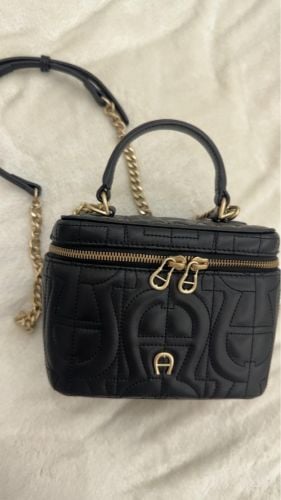 AIGNER Shoulo bag 