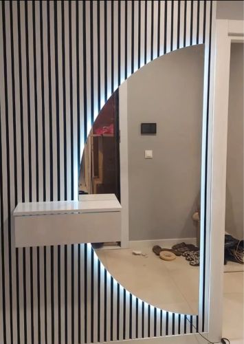 ديكور حائط المرآة