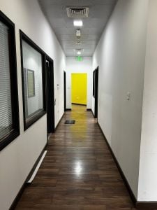 مكتب للايجار على  سلوى من المالك