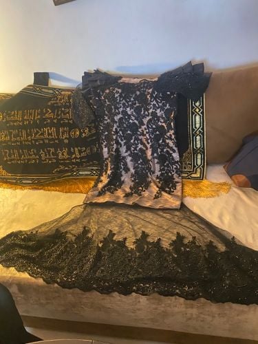 احدية وملابس شبه جديدة