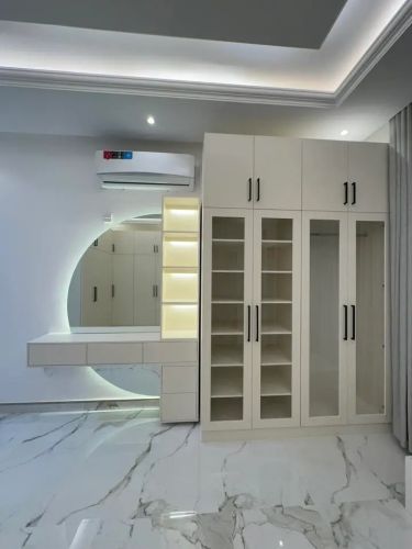 I offer custom carpentry and furn