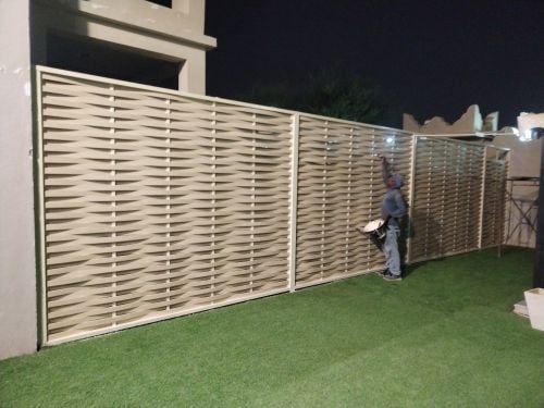 نقوم بعمل جميع انواع السواتر القم