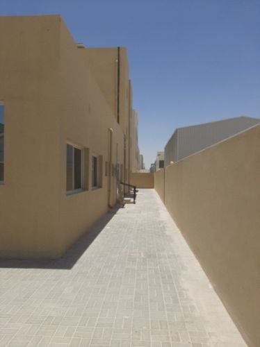 1000 Sqm store+6 rooms in Birkath