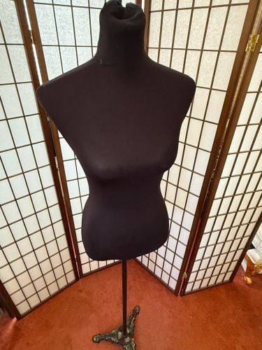 مجسم لعرض الملابس (منيكان)