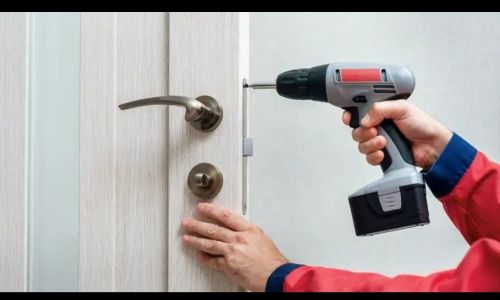 تركيب وصيانة الأبواب والاقفال وفت