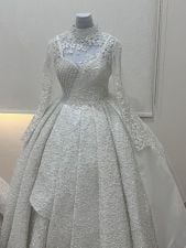 فستان مستعمل لمده ساعة واحدة فقط