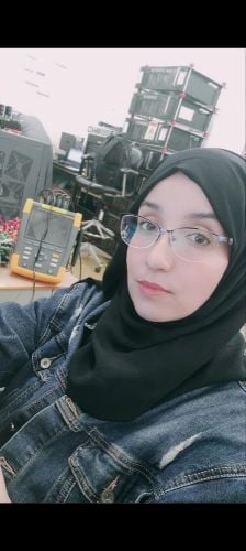 أستاذة مواد علمية و تأسيس