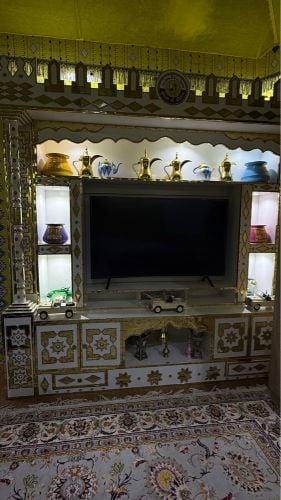طاولة للمجلس بحالة جدا ممتازه