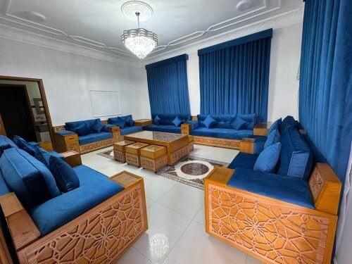 طقم أريكة مصنوع بتصميم متطور
