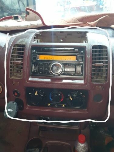 central dashboard Nissan navara