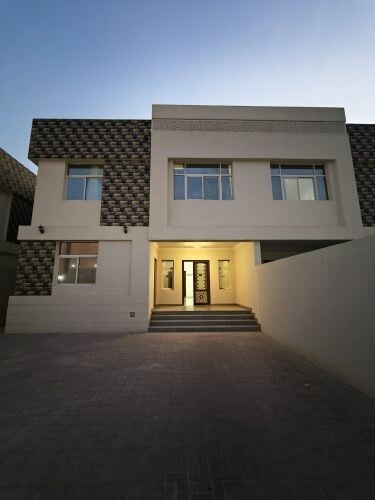 استوديوهات بدون فرش للإيجار