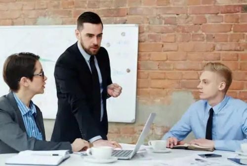 مندوب مبيعات ومساعد امين مخزن