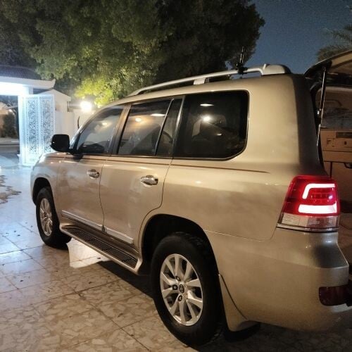 بنجيك لمكانك ونلمع سيارتك