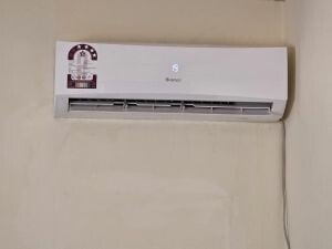 مكيف سبليت جري وسانيو - مثل الجدي