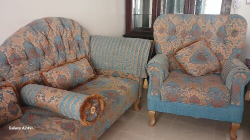 طقم جلوس كلاسيكي وصوفا عصرية