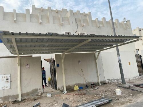 مواقف السيارات