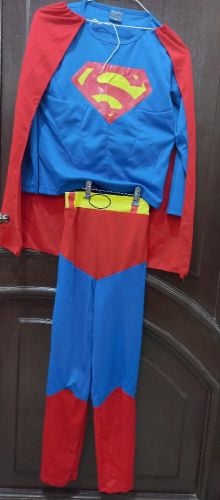 بدله سوبر مان.