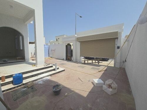 للايجار فيلا بالخور اول ساكن