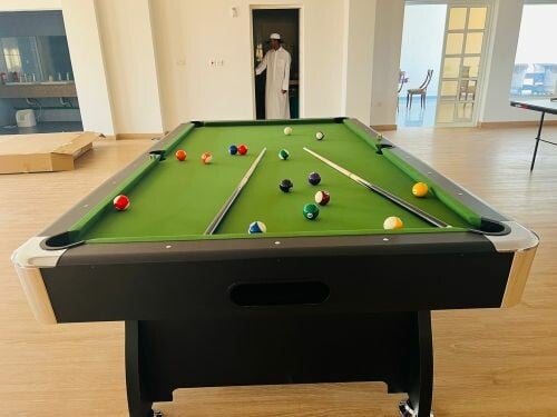 طاولة بلياردو 9 أقدام