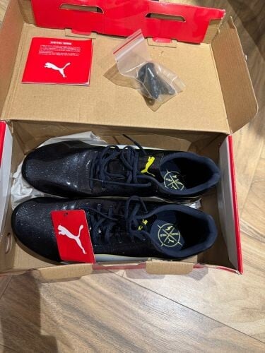 spike shoe sprinting running