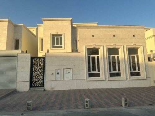 للبيع فلل قريب اسباير