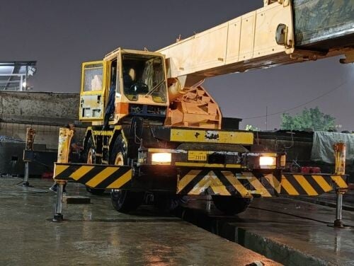 25 Tone- Kobelco Four wheel Crane