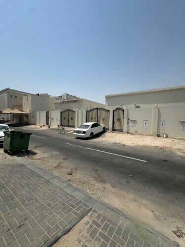 للبيع فلتين أرضيه متلاصقة 