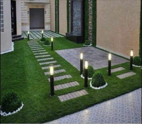 عشب صناعي مع ممرات مع أضاءه