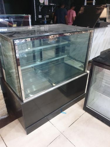 يوجد كل مايخص المطاعم