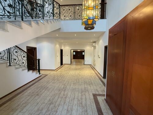 ايجار فيلا مستقله بالخور 