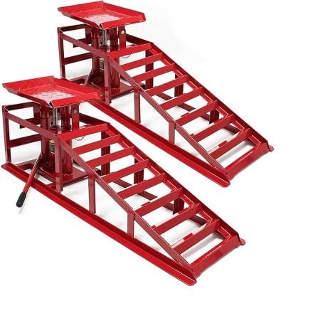 Car ramp with hydraulic jack 
