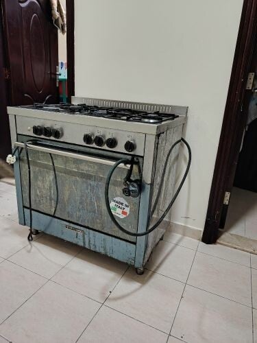 Five burner cooking range