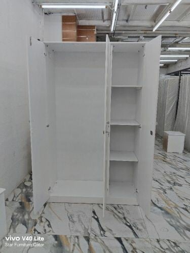 طاولة الزينة متوفرة
