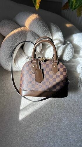 Louis Vuitton Alma BB
1550