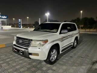 مصرية  لديها سيارة فخمة للتوصيل