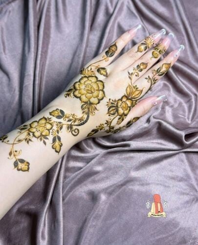 Henna Artist
